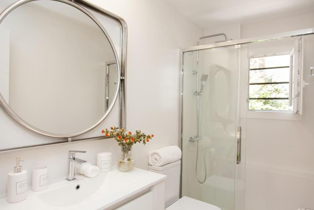 Modern & Nice Apartment. Old Town. Private Parking Σεβίλλη Εξωτερικό φωτογραφία